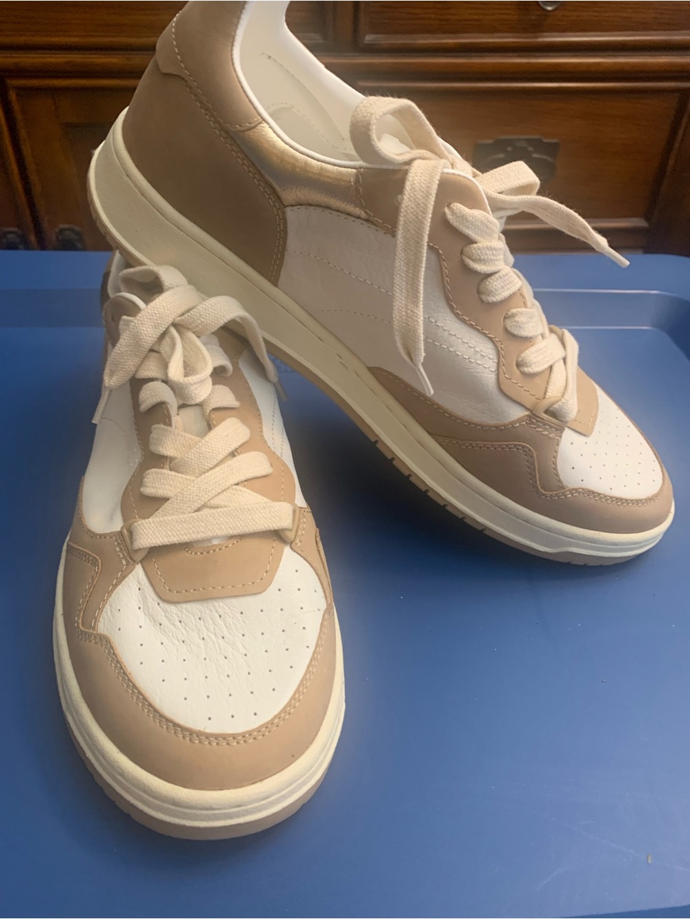 Steve Madden Women’s Beige and White Low-Top Sneakers Size 11M New